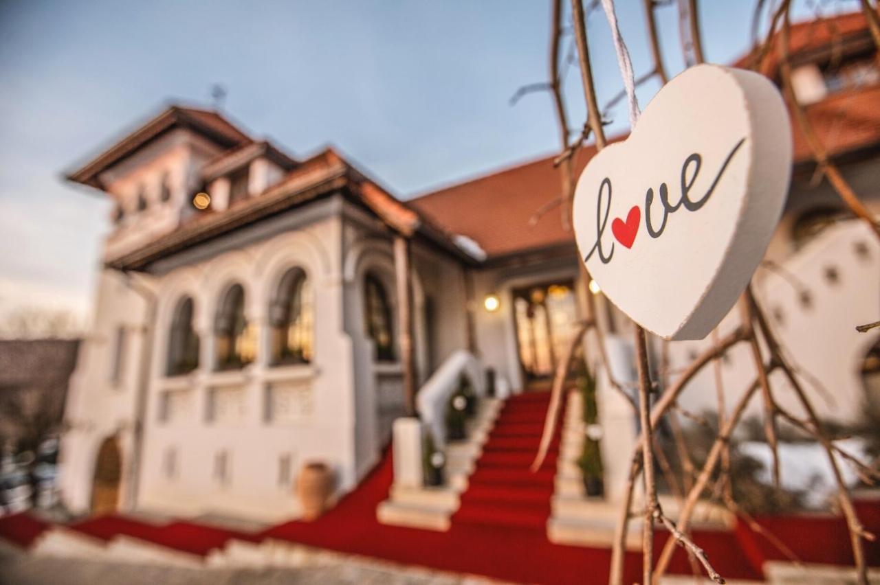 Casa Timis - Wellness & Spa Resort Chitorani ภายนอก รูปภาพ The Love Museum