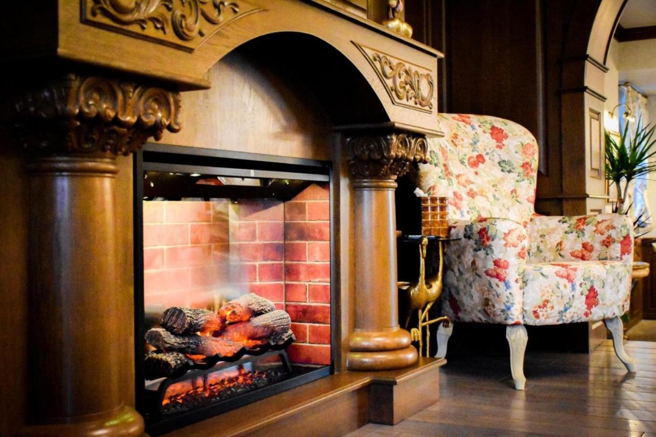 Casa Timis - Wellness & Spa Resort Chitorani ภายนอก รูปภาพ A fireplace