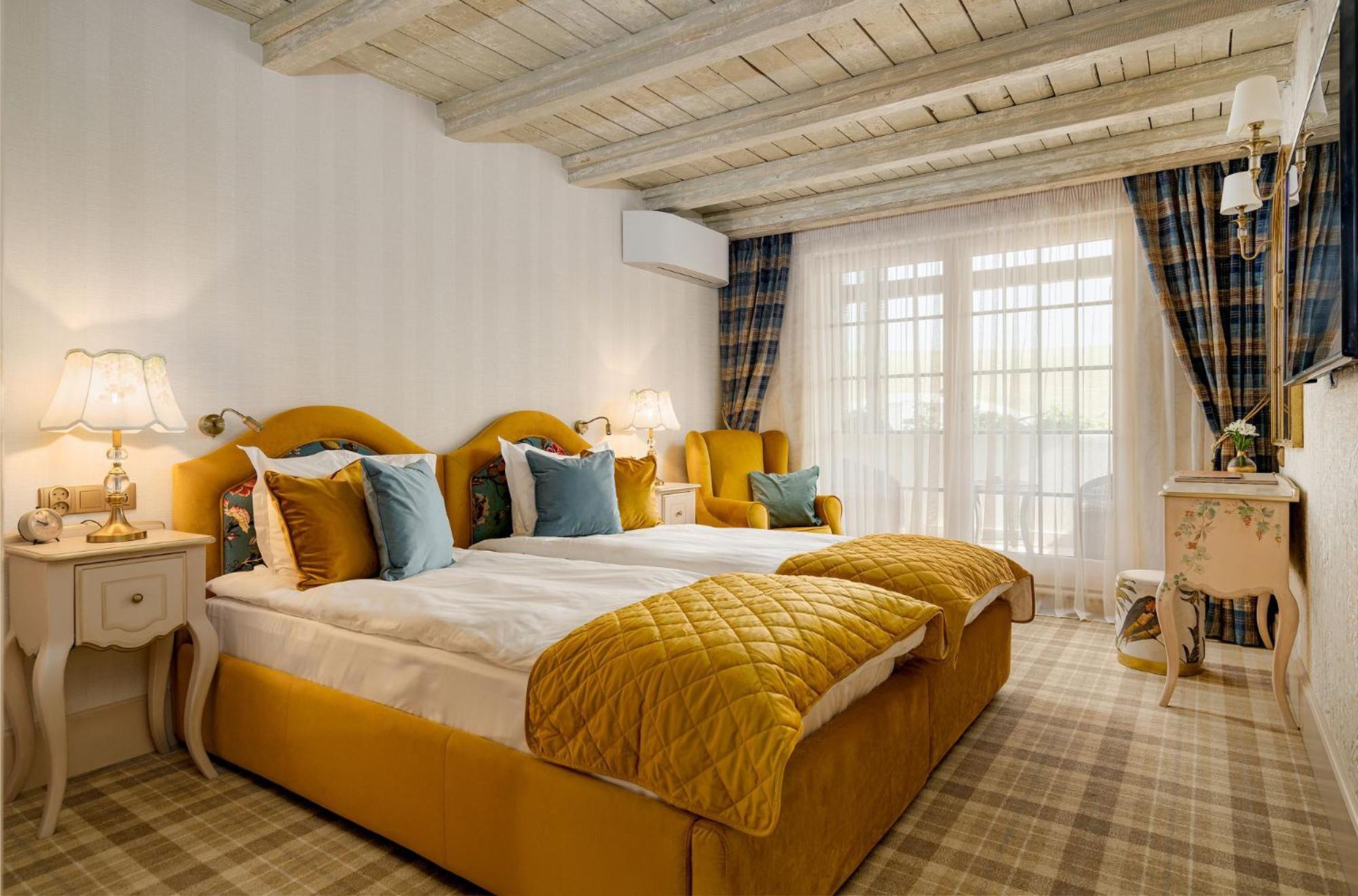 Casa Timis - Wellness & Spa Resort Chitorani ภายนอก รูปภาพ A room at the Hotel Axelmannstein