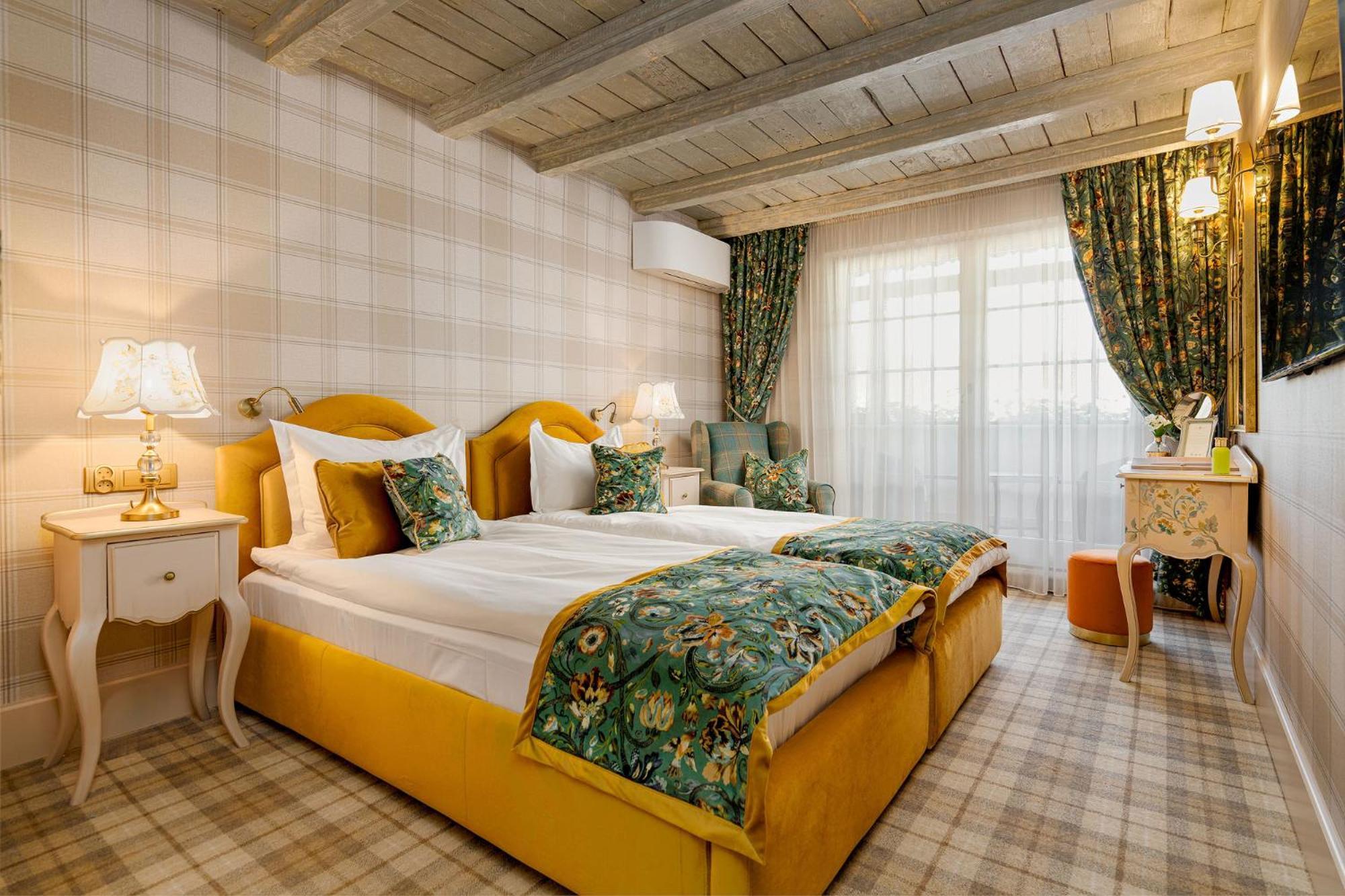 Casa Timis - Wellness & Spa Resort Chitorani ภายนอก รูปภาพ A room at the hotel
