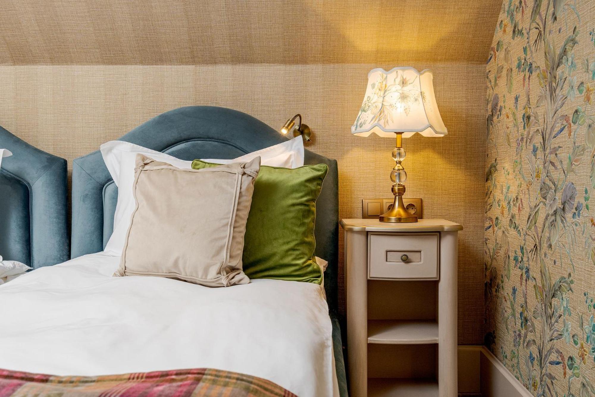 Casa Timis - Wellness & Spa Resort Chitorani ภายนอก รูปภาพ A bedside table
